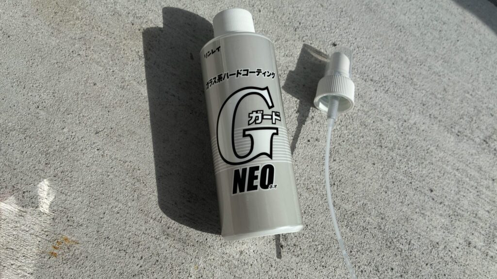 スプレーを外したGガードNEOのボトル
